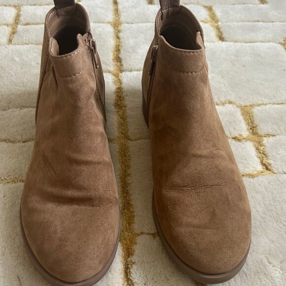 Time and Tru Women's Beige/Tan Faux Suede Ankle Boots Side Zip Size 8.5 - Picture 4 of 7